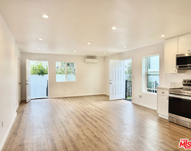 384 Hargrave Street - Photo Thumbnail 11
