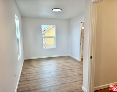 384 Hargrave Street - Photo Thumbnail 14