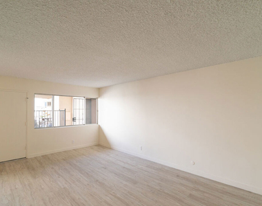 7548 W Hampton Avenue - Photo Thumbnail 11