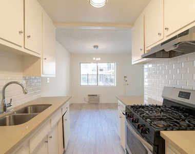 7548 W Hampton Avenue - Photo Thumbnail 32