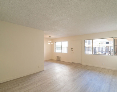 7548 W Hampton Avenue - Photo Thumbnail 8