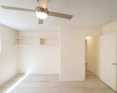 7548 W Hampton Avenue - Photo Thumbnail 42