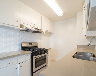 7548 W Hampton Avenue - Photo Thumbnail 2