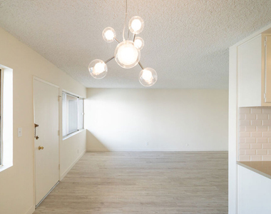 7548 W Hampton Avenue - Photo Thumbnail 5
