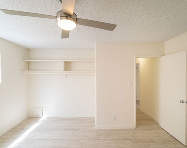 7548 W Hampton Avenue - Photo Thumbnail 16