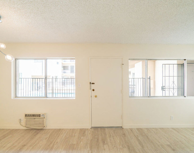 7548 W Hampton Avenue - Photo Thumbnail 9
