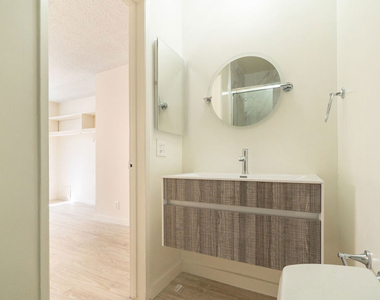 7548 W Hampton Avenue - Photo Thumbnail 20