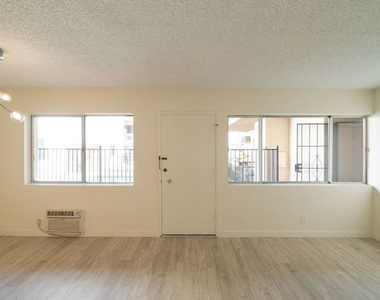 7548 W Hampton Avenue - Photo Thumbnail 10