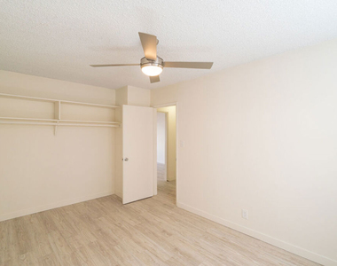 7548 W Hampton Avenue - Photo Thumbnail 52