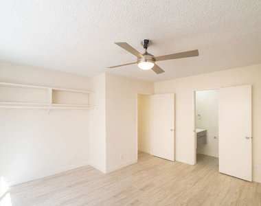 7548 W Hampton Avenue - Photo Thumbnail 43