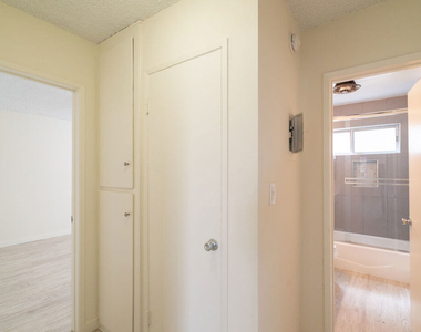 7548 W Hampton Avenue - Photo Thumbnail 38