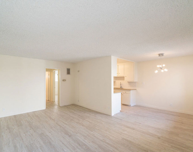 7548 W Hampton Avenue - Photo Thumbnail 6