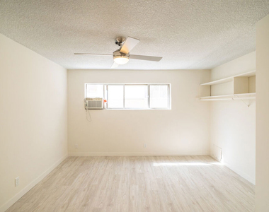 7548 W Hampton Avenue - Photo Thumbnail 14