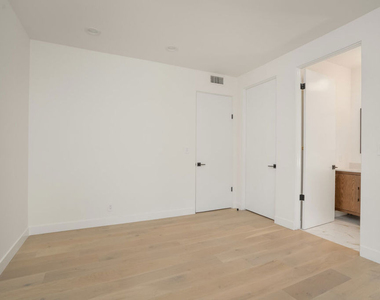 9921 Durant Drive - Photo Thumbnail 16