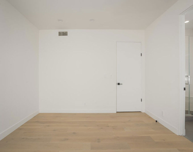 9921 Durant Drive - Photo Thumbnail 18