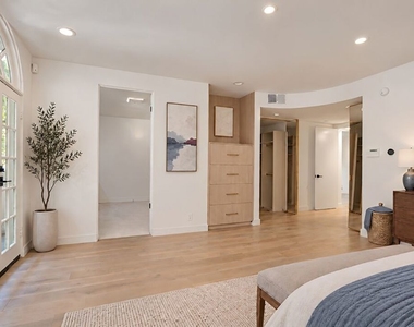 9921 Durant Drive - Photo Thumbnail 12