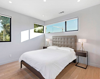 8925 Dorrington Avenue - Photo Thumbnail 9