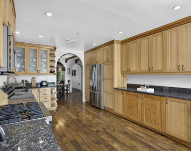 9002 Norma Place - Photo Thumbnail 15