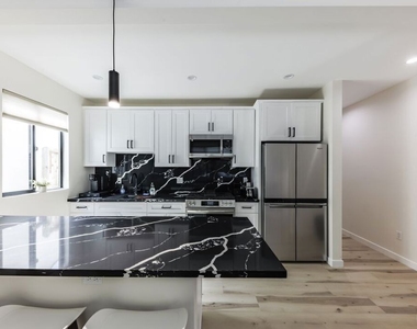9024 Phyllis Avenue - Photo Thumbnail 3