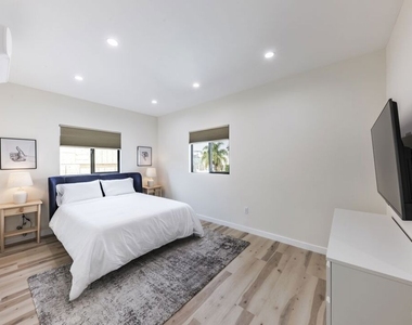 9024 Phyllis Avenue - Photo Thumbnail 13