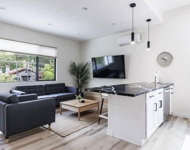 9024 Phyllis Avenue - Photo Thumbnail 15