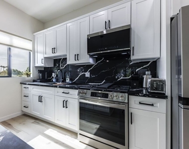 9024 Phyllis Avenue - Photo Thumbnail 7