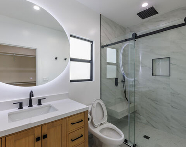 9024 Phyllis Avenue - Photo Thumbnail 19