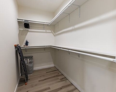 9024 Phyllis Avenue - Photo Thumbnail 11