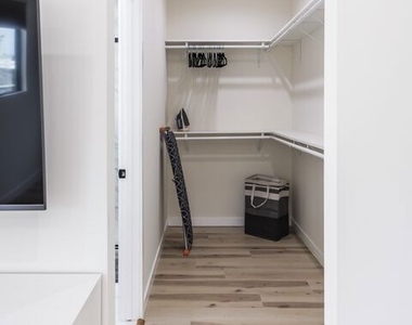 9024 Phyllis Avenue - Photo Thumbnail 17