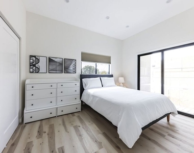9024 Phyllis Avenue - Photo Thumbnail 12