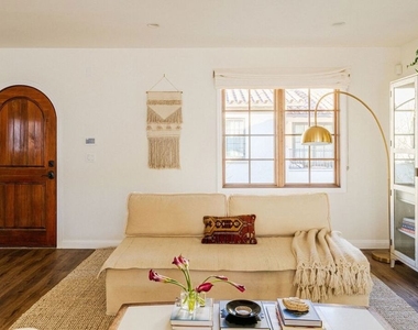 388 S Los Robles Avenue - Photo Thumbnail 3