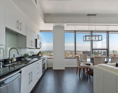 1100 Wilshire Boulevard - Photo Thumbnail 1
