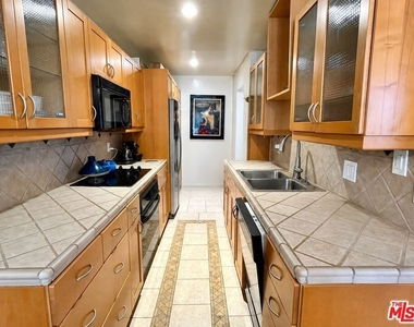 117 S Doheny Drive - Photo Thumbnail 2