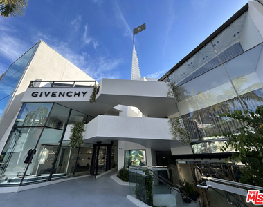 117 S Doheny Drive - Photo Thumbnail 16