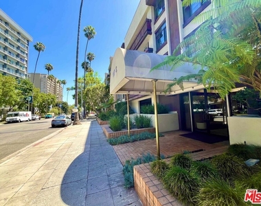 117 S Doheny Drive - Photo Thumbnail 15