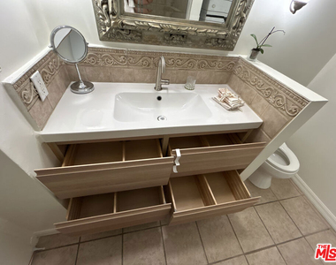 117 S Doheny Drive - Photo Thumbnail 10