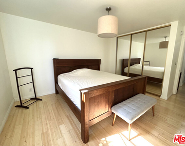 117 S Doheny Drive - Photo Thumbnail 12