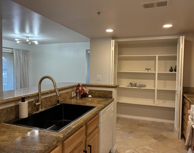150 N River Circle - Photo Thumbnail 1