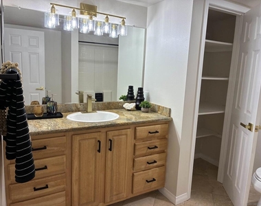 150 N River Circle - Photo Thumbnail 13