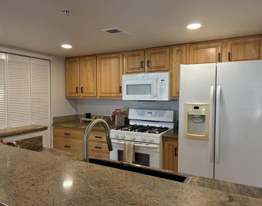 150 N River Circle - Photo Thumbnail 2