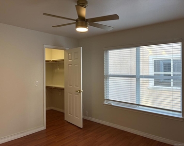 150 N River Circle - Photo Thumbnail 11