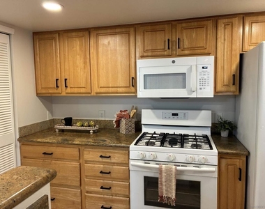 150 N River Circle - Photo Thumbnail 3