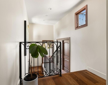 1834 Clove St - Photo Thumbnail 30