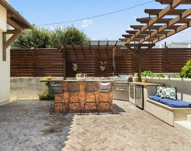 1834 Clove St - Photo Thumbnail 14