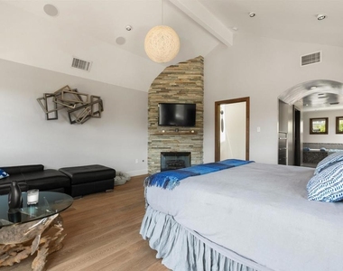 1834 Clove St - Photo Thumbnail 19