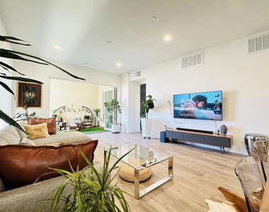 2420 Community Ln - Photo Thumbnail 2