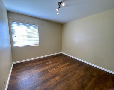 1741 Lahoud - Photo Thumbnail 4
