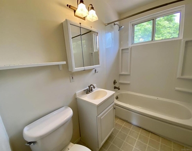 1741 Lahoud - Photo Thumbnail 9