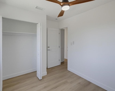 6201 Lorca Dr - Photo Thumbnail 11
