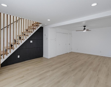 6201 Lorca Dr - Photo Thumbnail 9